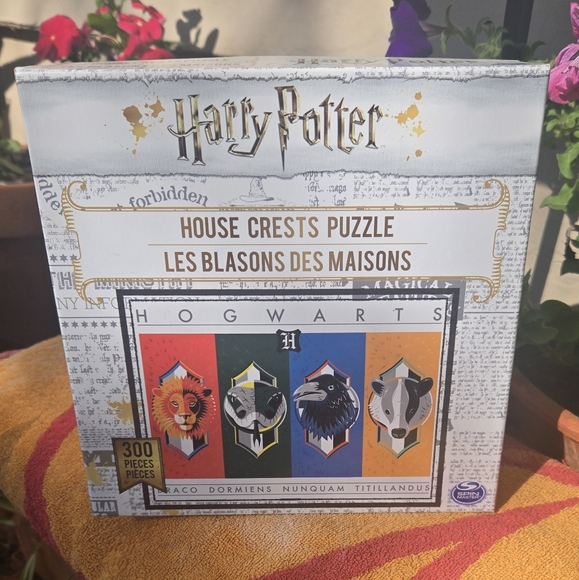 Harry Potter House Crests of Hogwarts Jigsaw Puzzle 300 Pieces - Picture 1 of 5